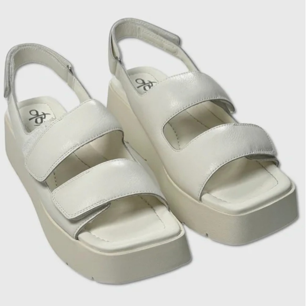 Womens OTBT Assimilate Platform Sandals - NWT Size 8.5 Chamois - #49248-ZZ5
